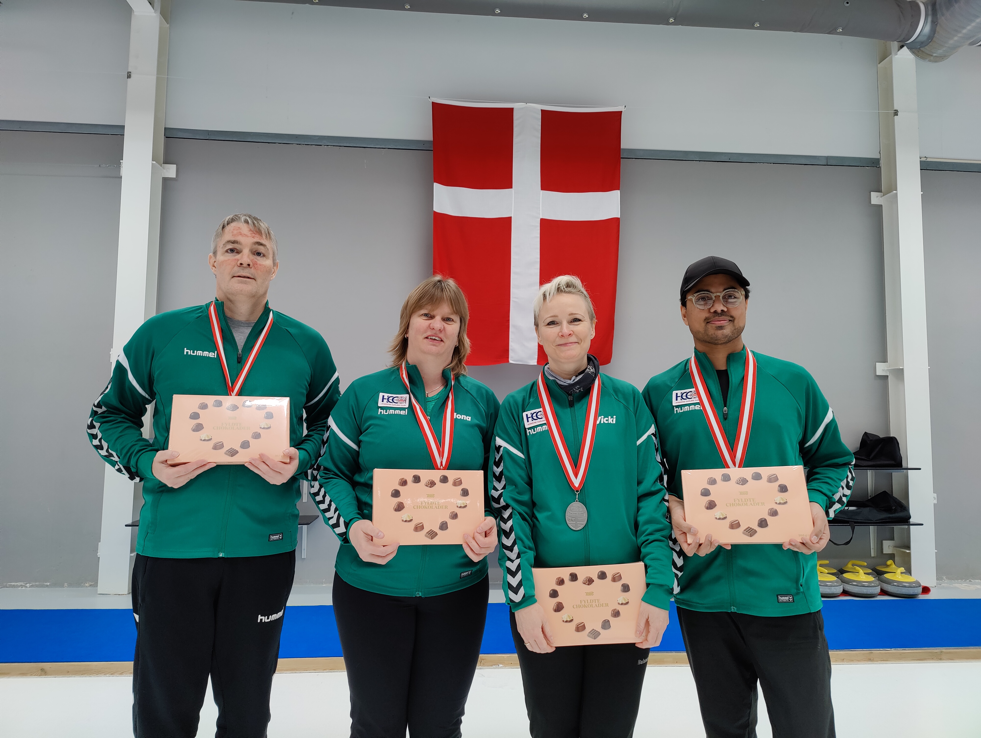 Familien Qvist Vinder DM Mixed For Anden Gang • Gentofte Curling Club